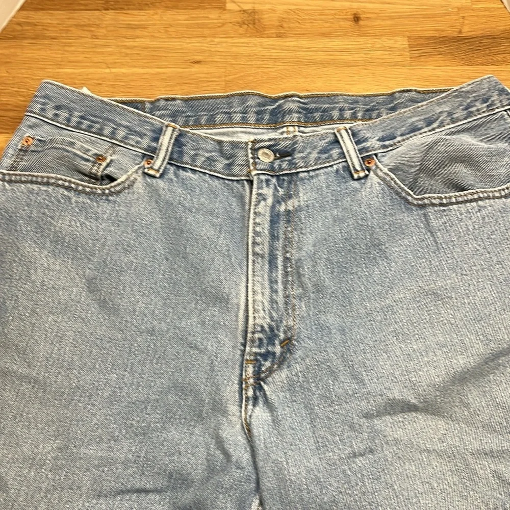 Levi’s Light Wash Distressed 560 Loose Fit Blue Jeans Men’s 38 x 30